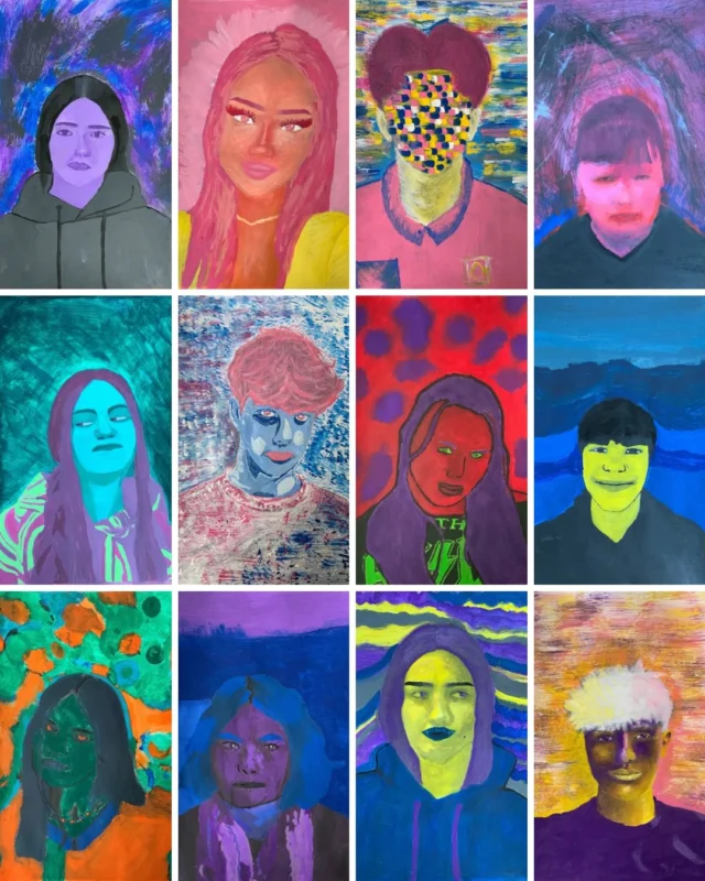 Gefühlsportraits nach Vincent van Gogh 

Die Klassen 10a und 10b stellten im Kunstunterricht ihre Gefühle in Selbstporträts dar. 
Dazu schauten sie sich verschiedene Selbstportraits von dem Künstler Vincent van Gogh an und erschufen anschließend ihre eigenen Portraits. 
Mit der richtigen Mimik, den Farben und dem Pinselduktus kommen Gefühle wie “Wut” oder “Freude” in das Bild. Könnt ihr die Gefühle der Bilder erraten?